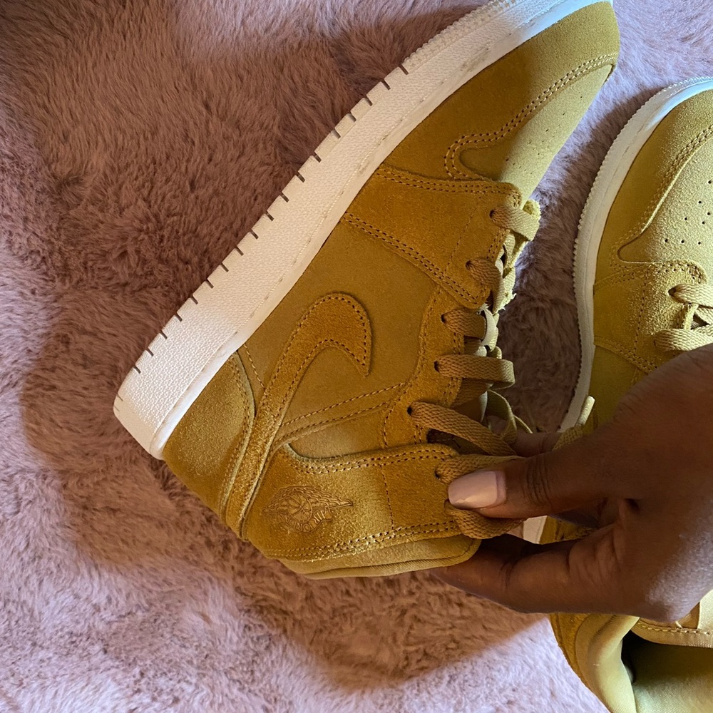 Jordan Retro 1 Mid